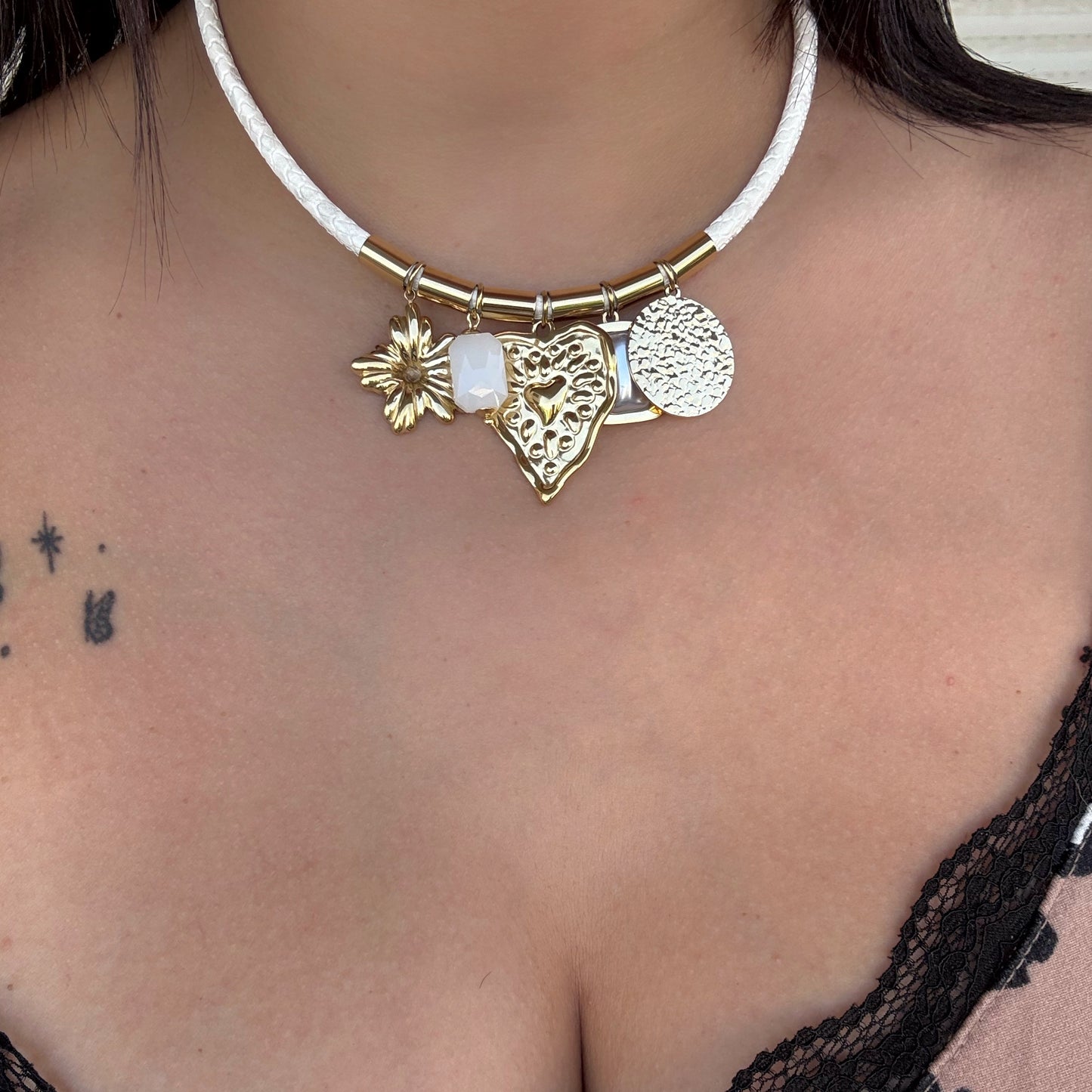 Collier - Isis