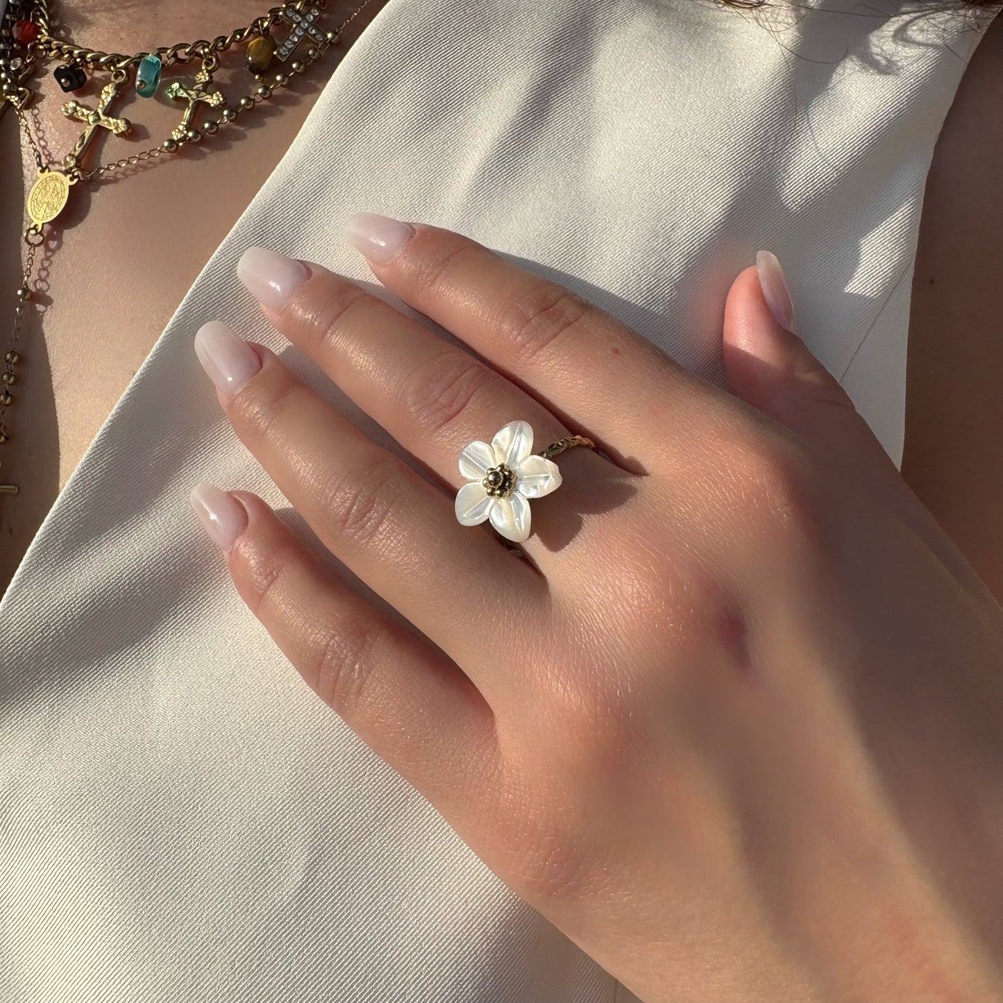 Bague fleur nacrée - Nymphéa